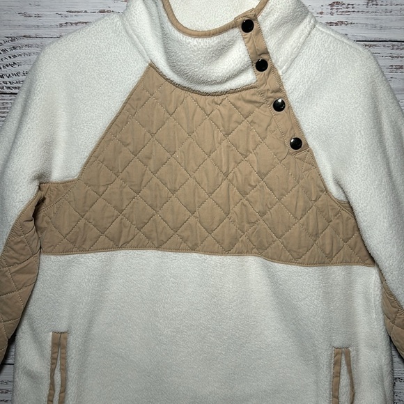 Abercrombie & Fitch Asymmetrical Snap Up Fleece Sweatshirt White and Tan Small - Picture 8 of 16